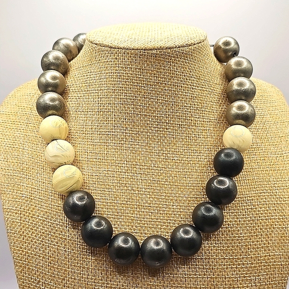 Gunmetal Morif Jewelry Lot (5 pcs) - Picture 4 of 8